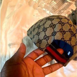Authentic Gucci hat . Like new only worn twice.